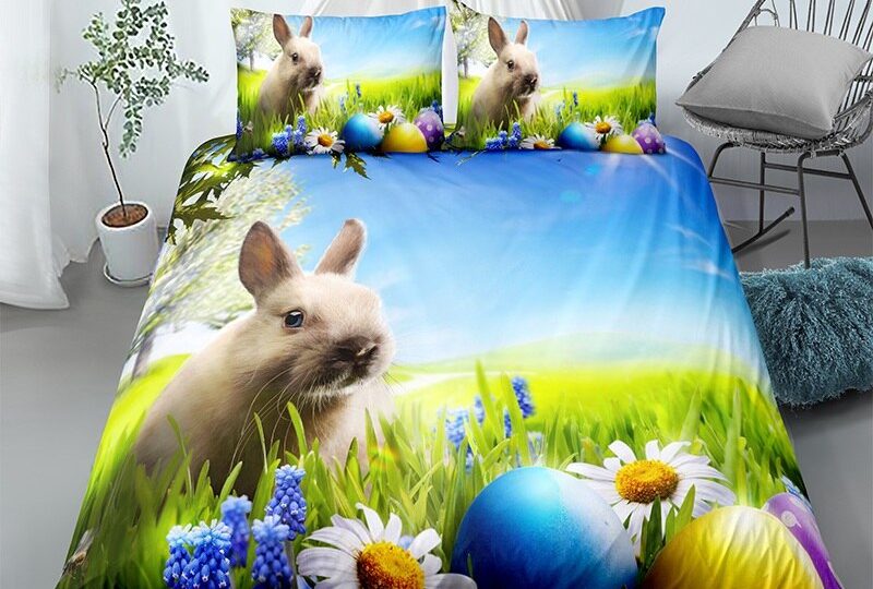 Parure de lit lapin et fleur de prairie. Bonne qualité, confortable et à la mode sur un lit dans une maison