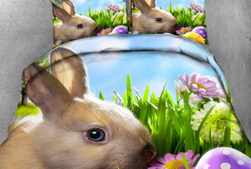 Parure de lit lapin et œufs de pâques. Bonne qualité, confortable et à la mode sur un lit dans une maison