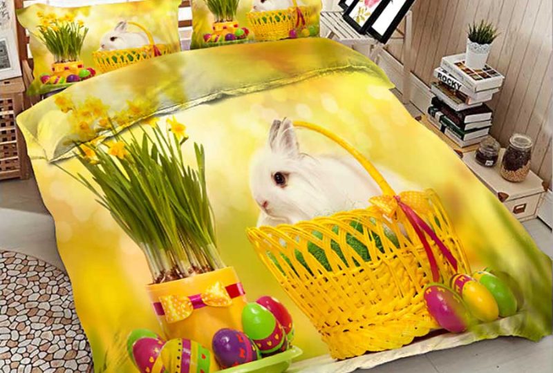 Parure de lit jaune imprimé lapin. Bonne qualité, confortable et à la mode sur un lit dans une maison