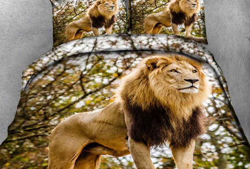 Parure de lit lion. Bonne qualité, confortable et à la mode sur un lit dans une maison