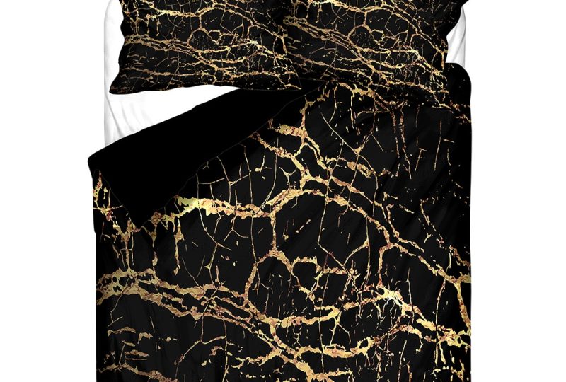 53648-837772.jpg Parure de lit marbre noir et or. Bonne qualité, confortable et à la mode sur un lit dans une maison