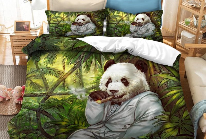 Parure de lit verte avec imprimé panda en costume. Bonne qualité, confortable et à la mode sur un lit dans une maison