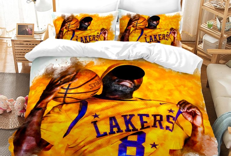 Parure de lit Lakers Basketball. Bonne qualité, confortable et à la mode sur un lit dans une maison