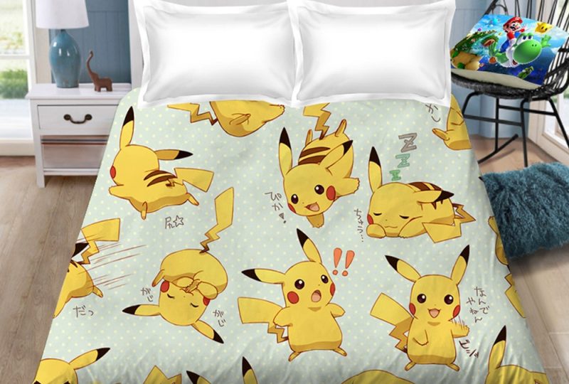 Parure de lit bleu ciel Pokémon Pikachu. Bonne qualité, confortable et à la mode sur un lit dans une maison