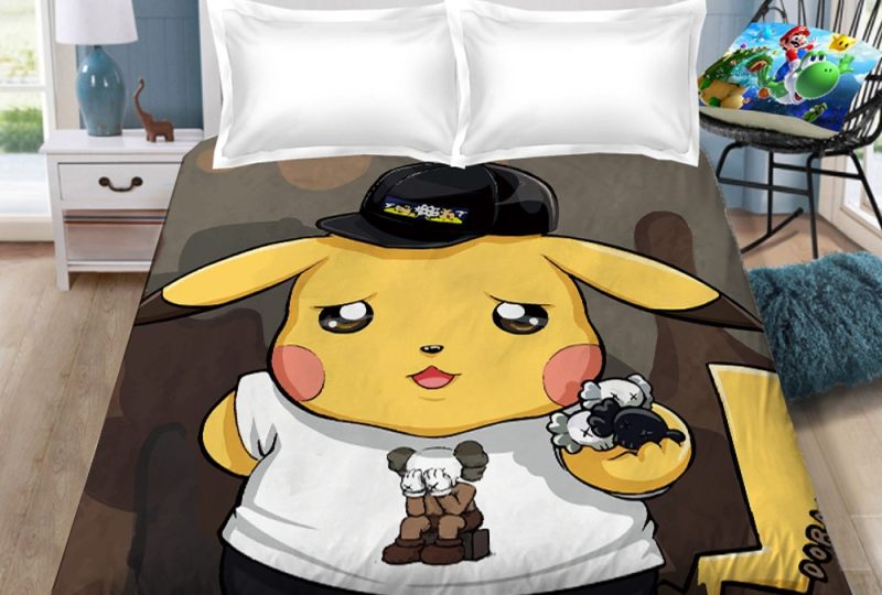 Parure de lit marron Pikachu. Bonne qualité, confortable et à la mode sur un lit dans une maison