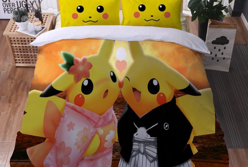 Parure de lit Pokémon couple Pikachu? Bonne qualité, confortable et à la mode sur un lit dans une maison