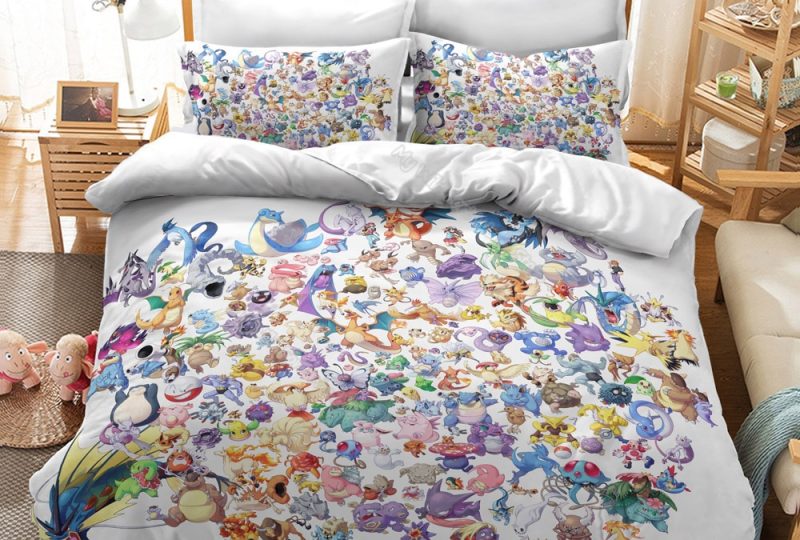 Parure de lit blanche avec imprimé Pokémon. Bonne qualité, confortable et à la mode sur un lit dans une maison