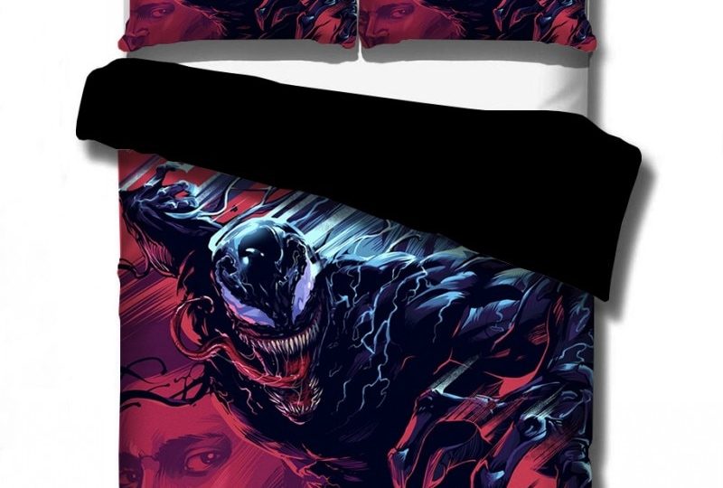 Parure de lit rouge et noir Venom en action. Bonne qualité, confortable et à la mode sur un lit dans une maison