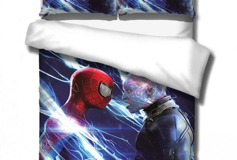 Parure de lit Spiderman vs Electro. Bonne qualité, confortable et à la mode sur un lit dans une maison