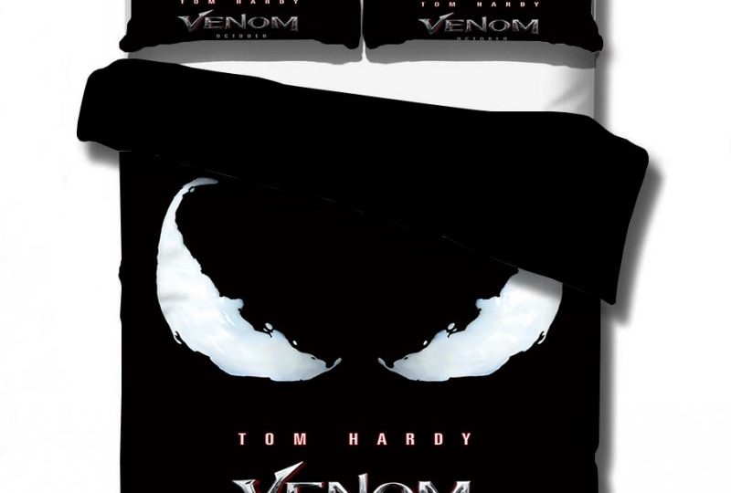 Parure de lit Noir Venom. Bonne qualité, confortable et à la mode sur un lit dans une maison