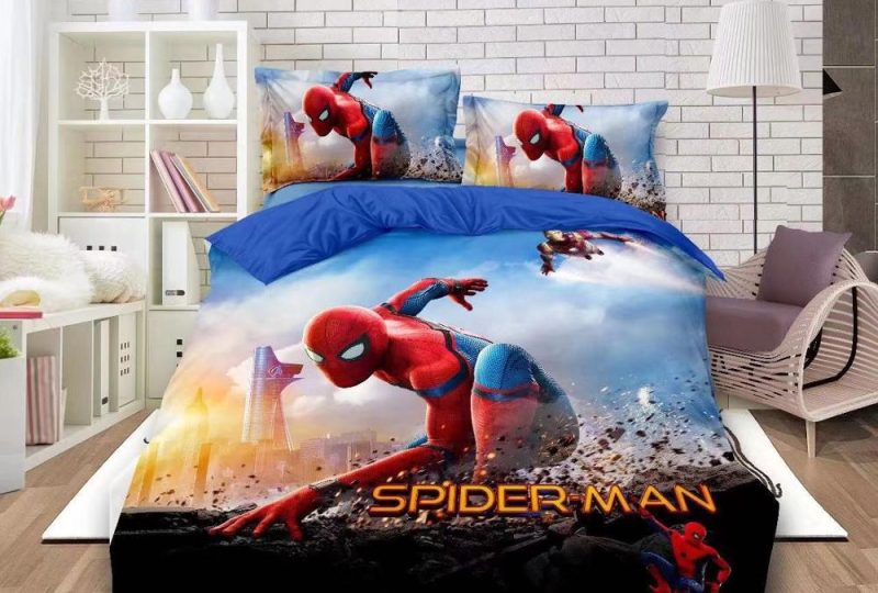 Parure de lit bleue Spiderman avec Ironman. Bonne qualité, confortable et à la mode dans une maison