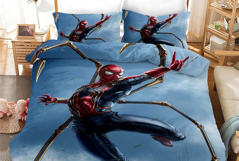 Parure de lit bleue Spiderman équipé. Bonne qualité, confortable et à la mode sur lit dans une maison