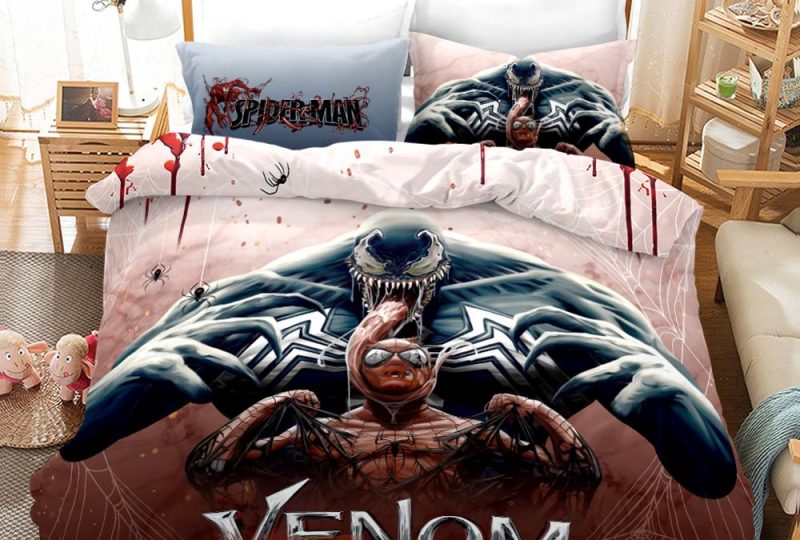Parure de lit Venom contre Spiderman. Bonne qualité, confortable et à la mode sur un lit dans une maison