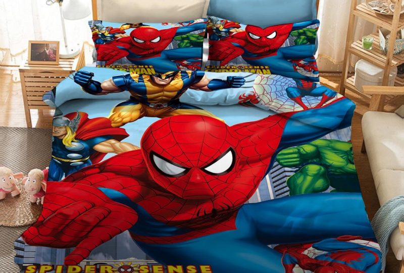 Parure de lit Spiderman et les héros de Marvel. Bonne qualité, confortable et à la mode sur un lit dans une maison
