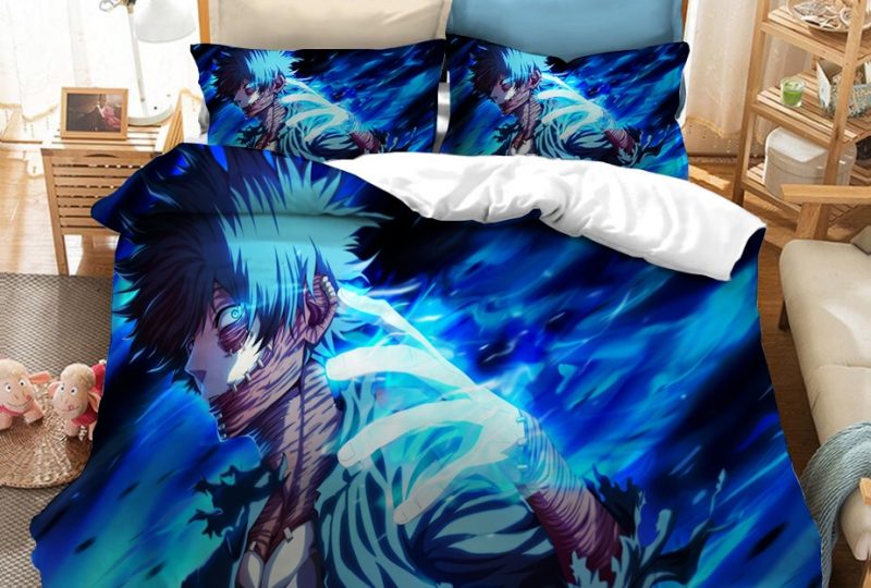 Parure de lit avec imprimé Dabi My Hero Academia. Bonne qualité, confortable et à la mode sur un lit dans une maison