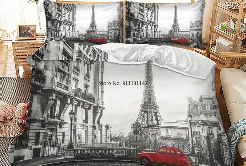 Parure de lit Paris romantique. Bonne qualité, confortable et à la mode sur un lit dans une maison