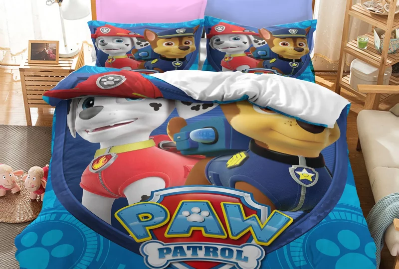 Parure de lit Chase et Marcus de la Pat Patrouille. Bonne qualité, confortable et à la mode sur un lit dans une maison
