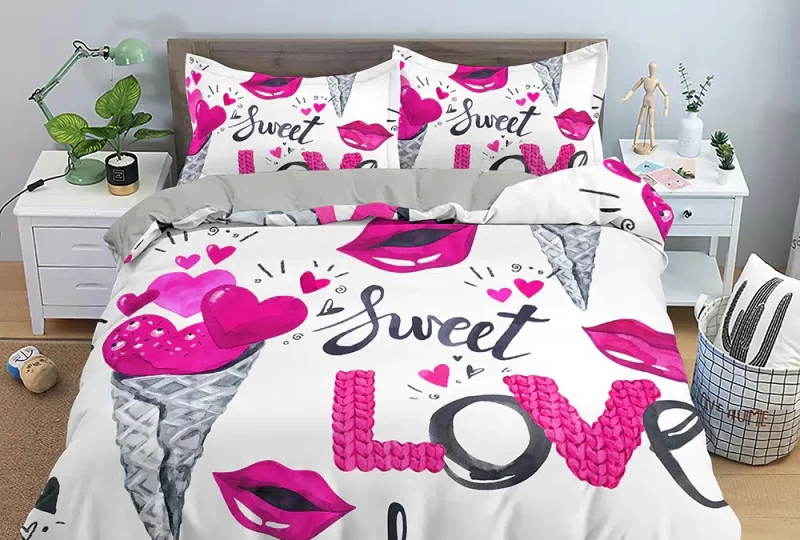 Parure de lit amour doux et sucré. Bonne qualité, confortable et à la mode sur un lit dans une maison