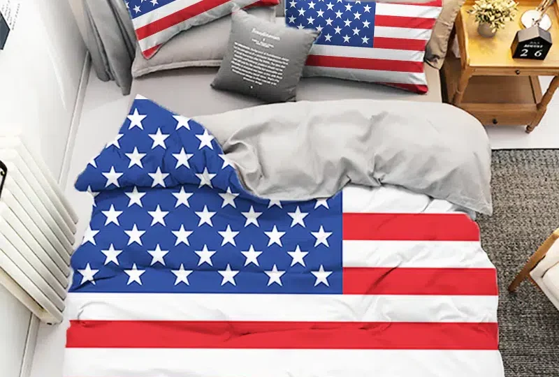 Parure de lit drapeau américain. Bonne qualité, confortable et à la mode sur un lit dans une maison