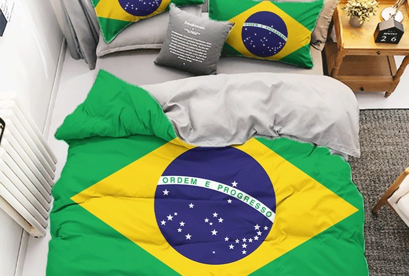 Parure de lit drapeau brésilien. Bonne qualité, confortable et à la mode sur un lit dans une maison