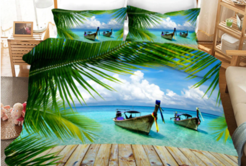 Parure de lit motif océan et pirogue. Bonne qualité, confortable et à la mode sur un lit dans une maison