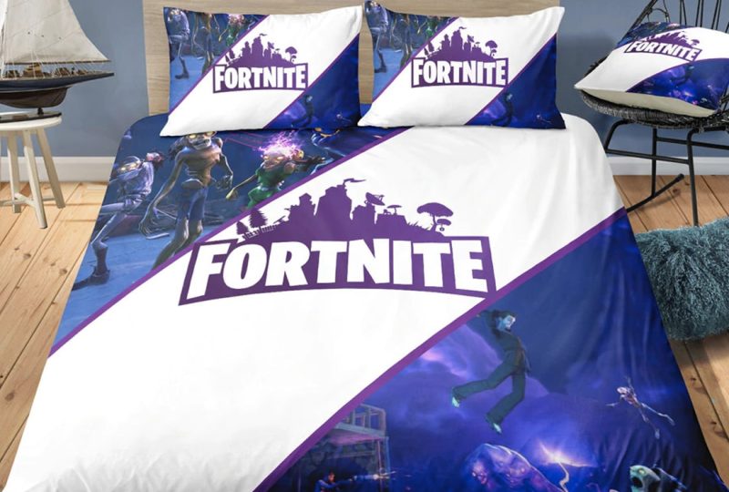 Parure de lit jeu Fortnite. Bonne qualité, confortable et à la mode sur un lit dans une maison
