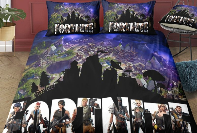 Parure de lit Fortnite vue sur la ville. Bonne qualité et à la mode sur un lit dans une maison