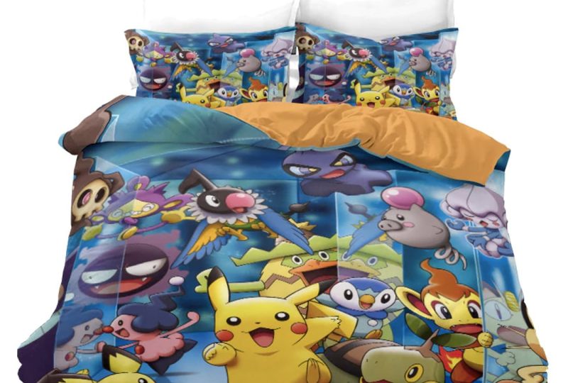 Parure de lit nos amis les Pokémon. Bonne qualité, confortable et à la mode sur un lit dans une maison