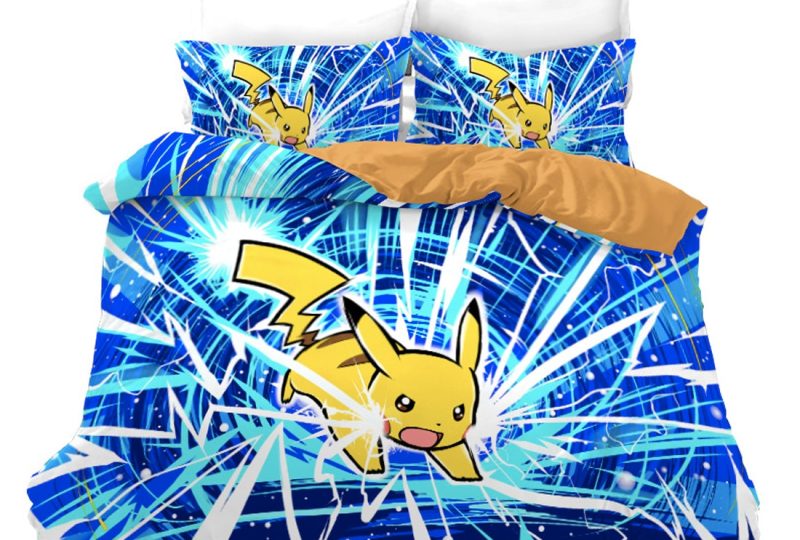 Parure de lit Pikachu électrique, bonne qualité et à la mode sur un lit dans une maison